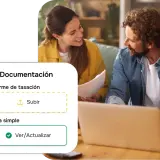 Pareja revisa documentación para saber cuanto cuesta tasar una vivienda. Subir informe de tasación y ver nota simple.