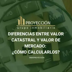 Calculadora y lupa sobre una casa de madera, con texto sobre valor catastral y precio de venta.
