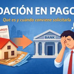 Un hombre preocupado piensa en el dación en pago significado, mientras una casa y dinero se dirigen a un banco.