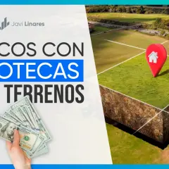 Bancos con hipotecas para terrenos. Un terreno con un marcador de casa y fajos de billetes de cien dólares.
