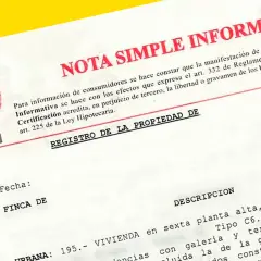 Nota simple informativa sobre una vivienda, con detalles del Registro de la Propiedad.