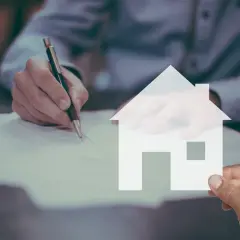 Firma un contrato. Es obligatorio tener seguro de hogar para proteger tu inversión.