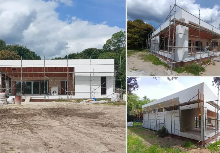 Casa moderna en construcción, con andamios. Averiguar cuanto cuesta construir una casa es clave para este proyecto.