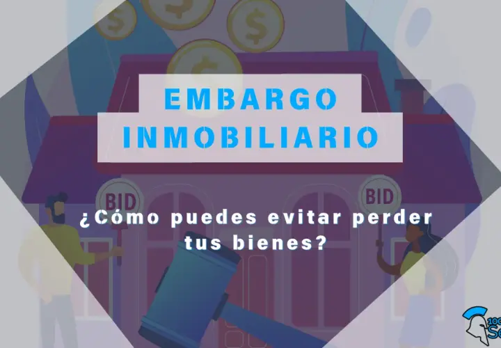 Embargo inmobiliario: ¿cómo evitar perder tus bienes muebles e inmuebles? Imagen con martillo de juez y personas.