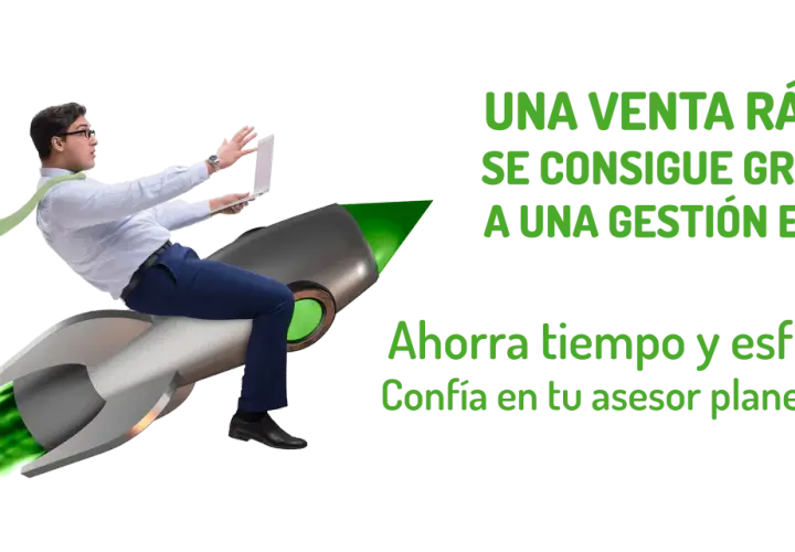 Hombre en cohete, simbolizando cómo vender un piso rápido con gestión eficaz. Ahorra tiempo y esfuerzo.