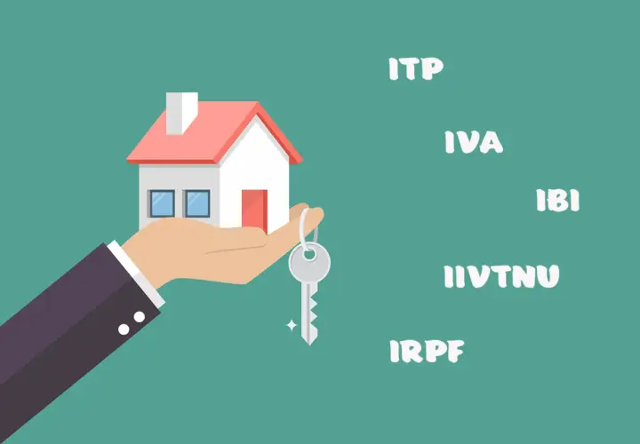 Mano con casa y llave, simbolizando la compra de una vivienda de segunda mano y los impuestos asociados como el IVA.