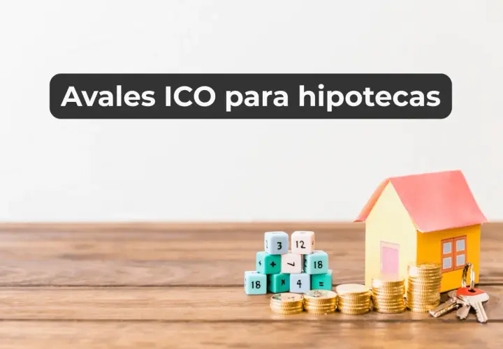 Mini casa, monedas y dados con números. Texto: Avales ICO para hipotecas. ¡Solicitar aval ICO hipoteca es más fácil!