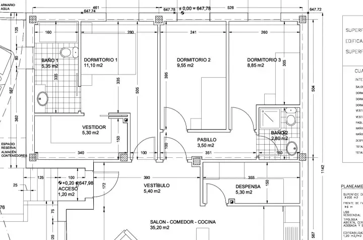 Plano de proyecto de ejecución de vivienda unifamiliar, mostrando distribución, medidas y superficies.