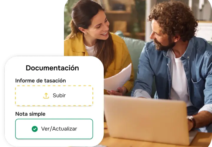 Pareja revisa documentación para saber cuanto cuesta tasar una vivienda. Subir informe de tasación y ver nota simple.