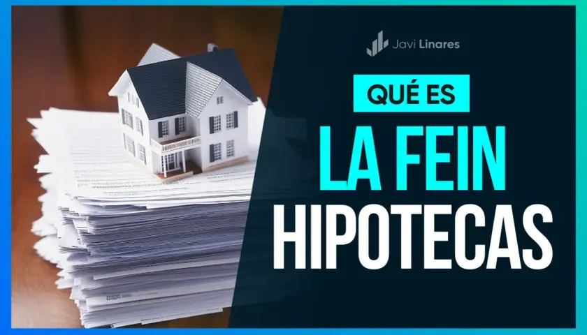 Maqueta de casa sobre montón de papeles. El banco no me da la fein para la hipoteca.