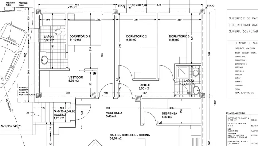 Plano de proyecto de ejecución de vivienda unifamiliar, mostrando distribución, medidas y superficies.