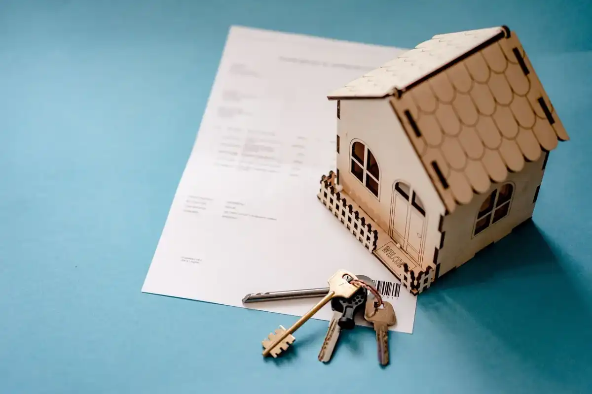 Cómo repartir una herencia con vivienda entre varios herederos