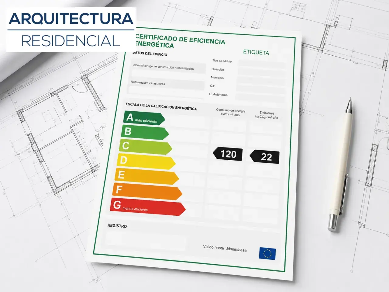 Certificado de Eficiencia Energética para arquitectura residencial, mostrando la escala de calificación y datos del edificio. Este documento es esencial para la **cédula de habitabilidad**.