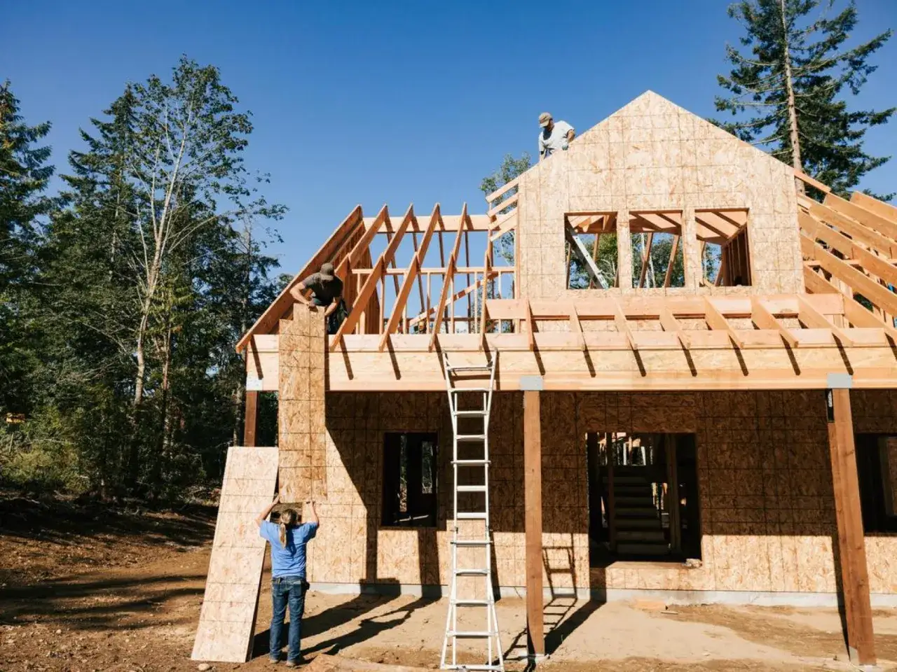 Construcción de casa con estructura de madera. Se debate cuanto cuesta hacerse una casa teniendo el terreno.