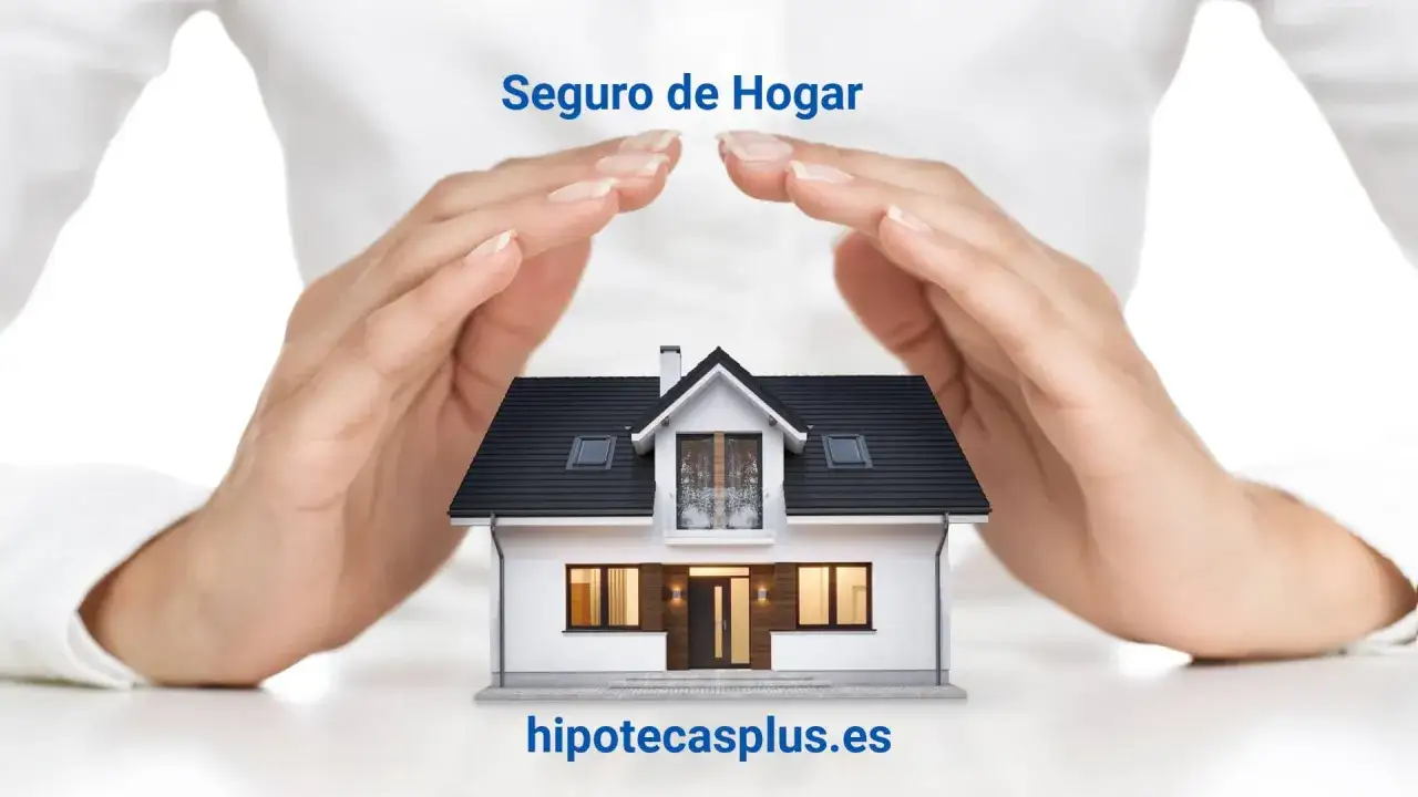 Manos protegen una casa, simbolizando que es obligatorio tener seguro de hogar.